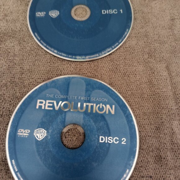 REVOLUTION THE COMPLETE FIRST SEASON 5 DVD SET - Picture 2 of 4